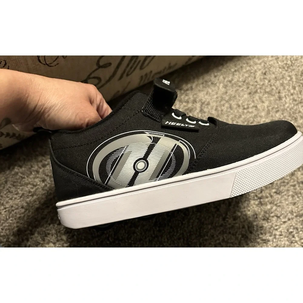 Youth Boys Size 2 Youth Black Heelies